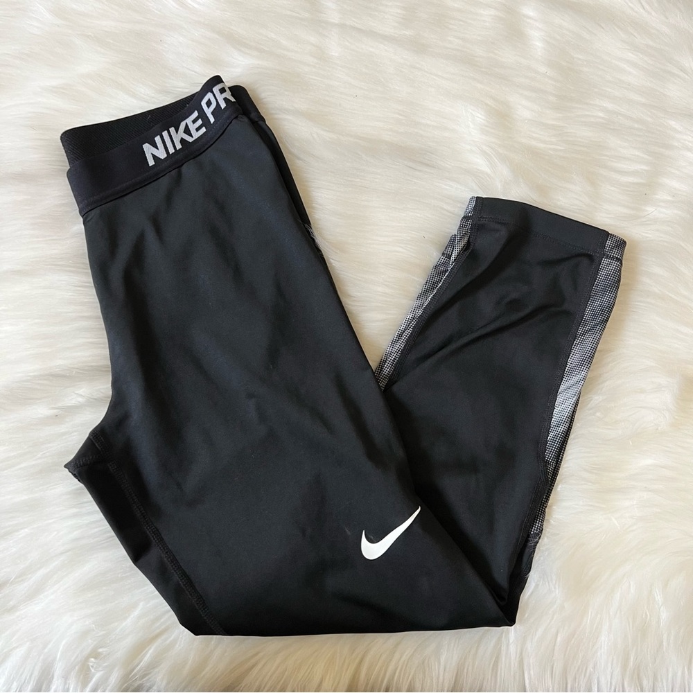 Nike Pro Women’s   Crop Leggings With Print